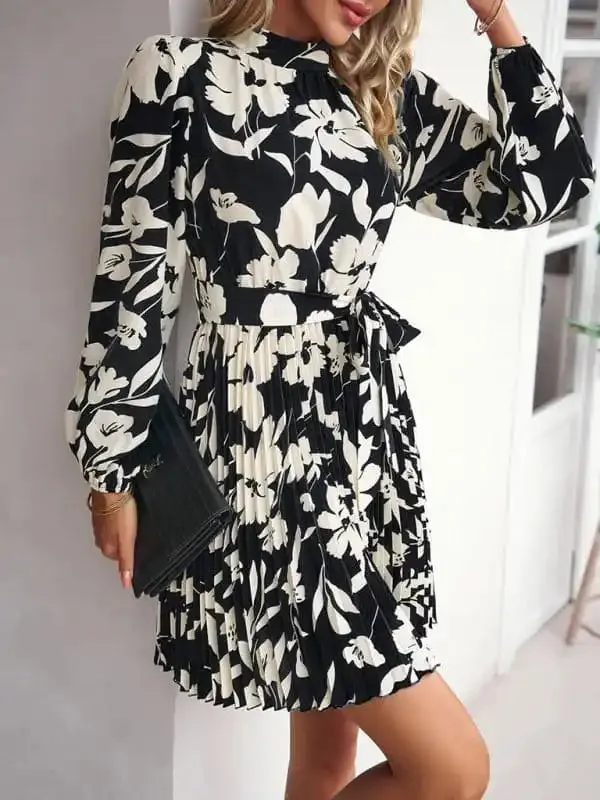 Vacation casual long-sleeved round neck pleated dress