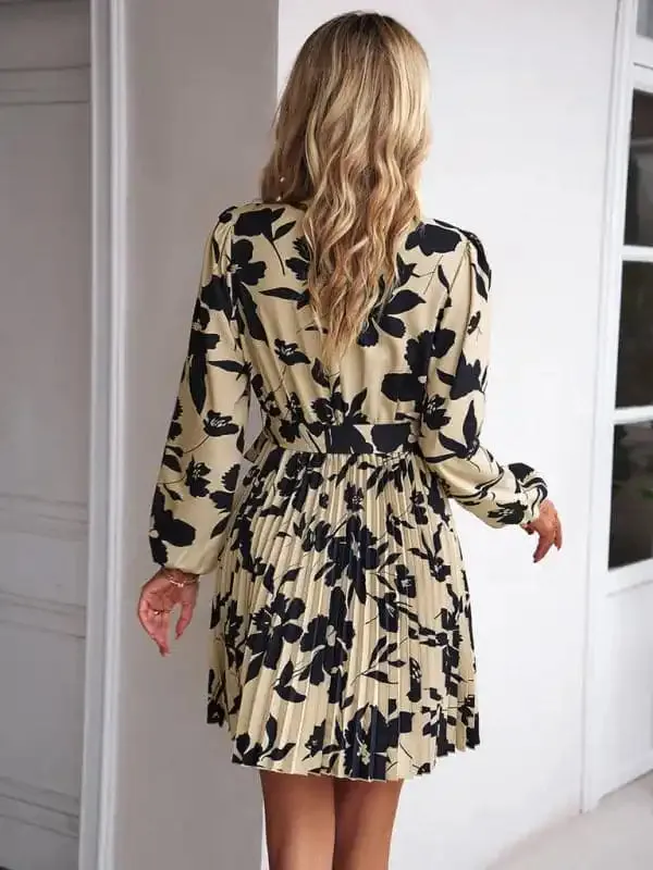 Vacation casual long-sleeved round neck pleated dress